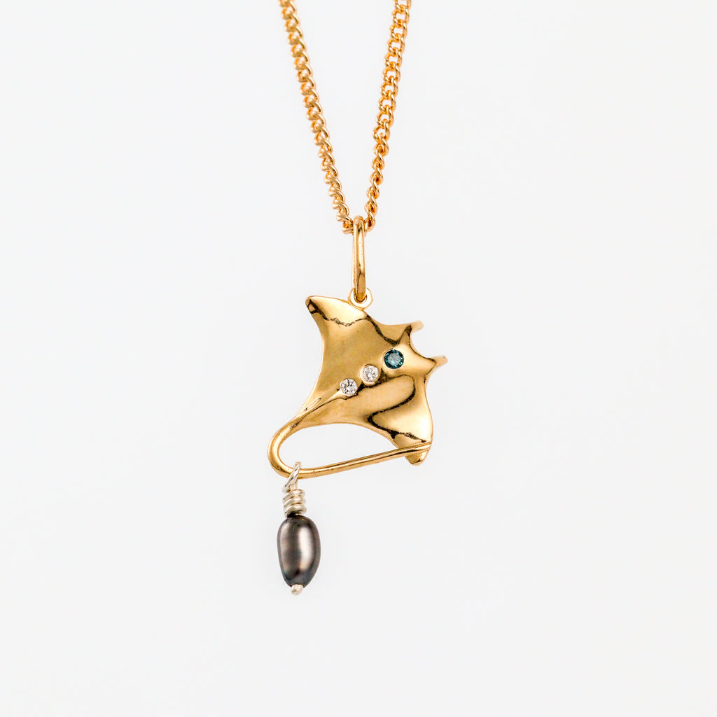 Coral Bay Jewels – Yellow Gold Manta Ray Pearl Pendant