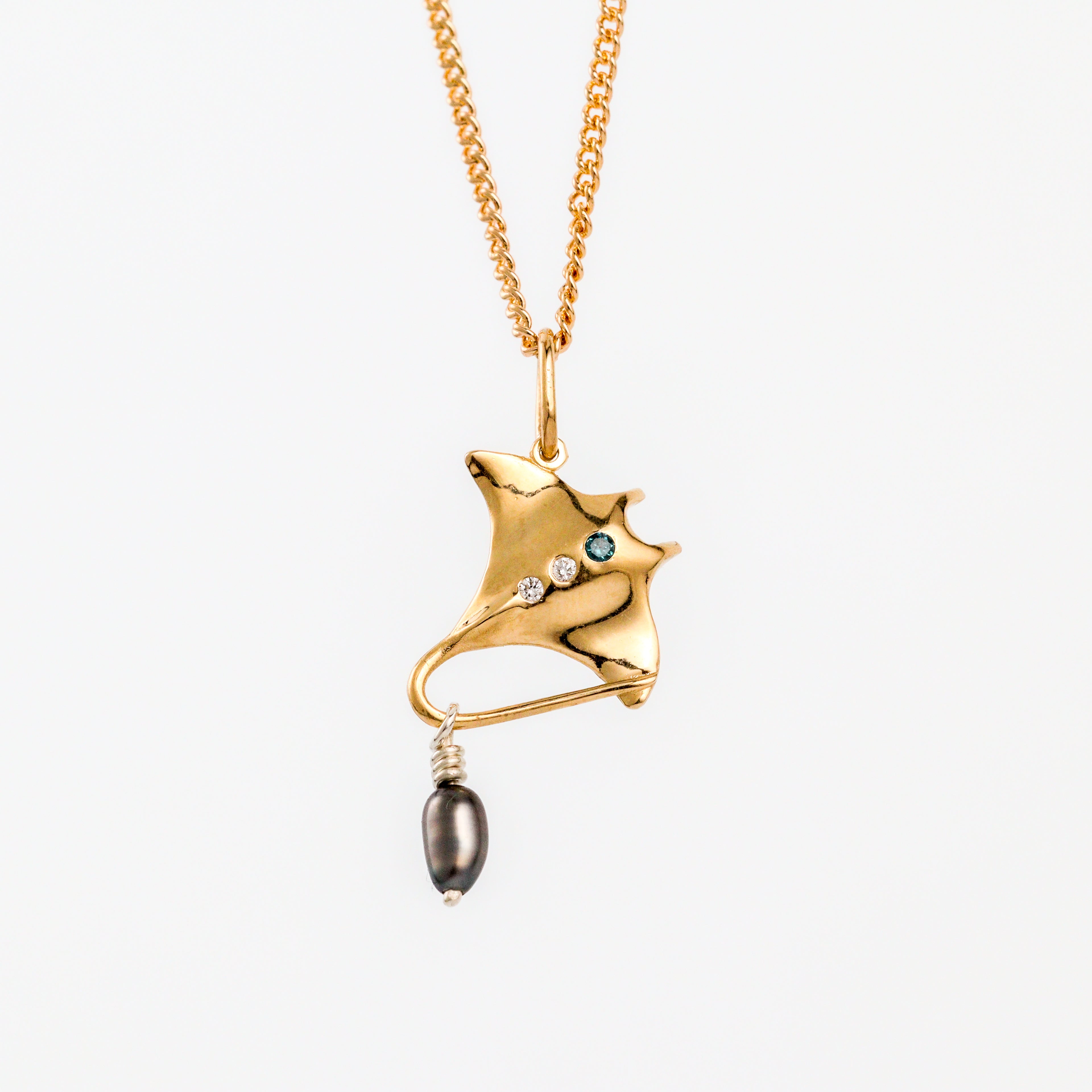 Coral Bay Jewels – Yellow Gold Manta Ray Pearl Pendant