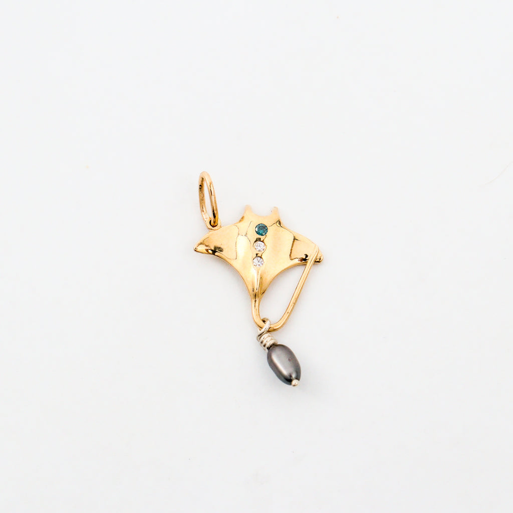 Coral Bay Jewels – Yellow Gold Manta Ray Pearl Pendant