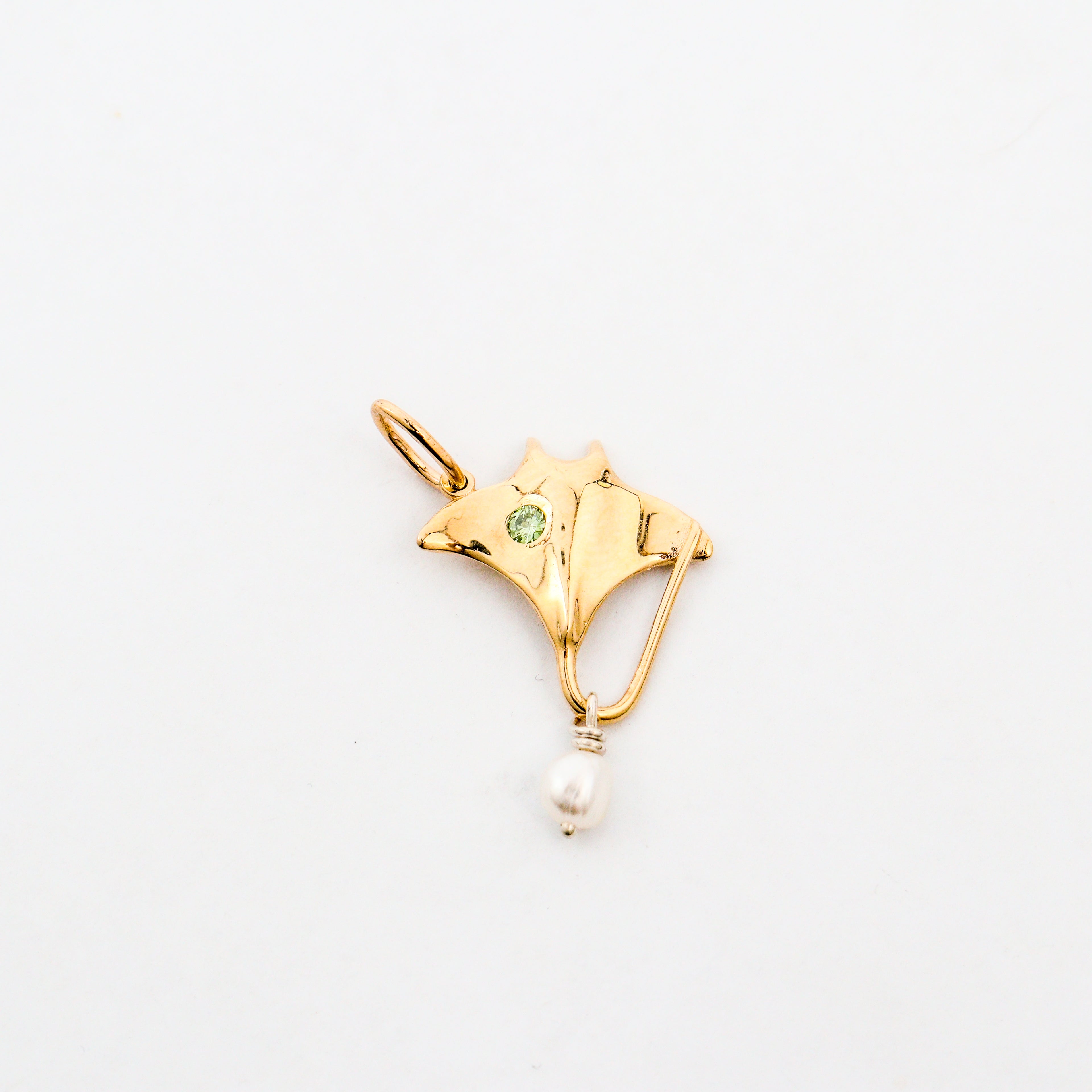 Coral Bay Jewels – Yellow Gold Stingray Pearl Pendant