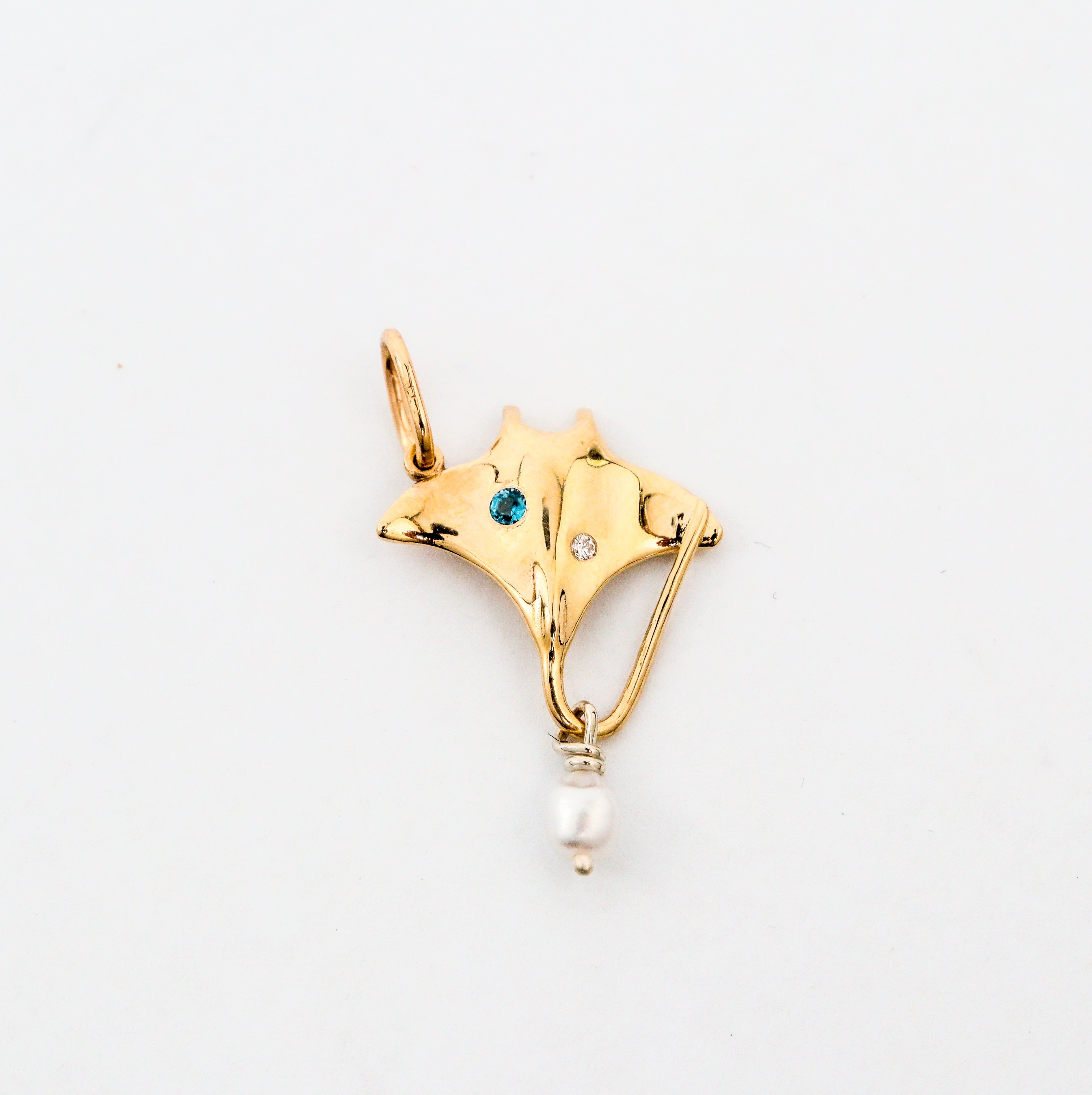 Coral Bay Jewels – Yellow Gold Stingray Drop Pearl Pendant