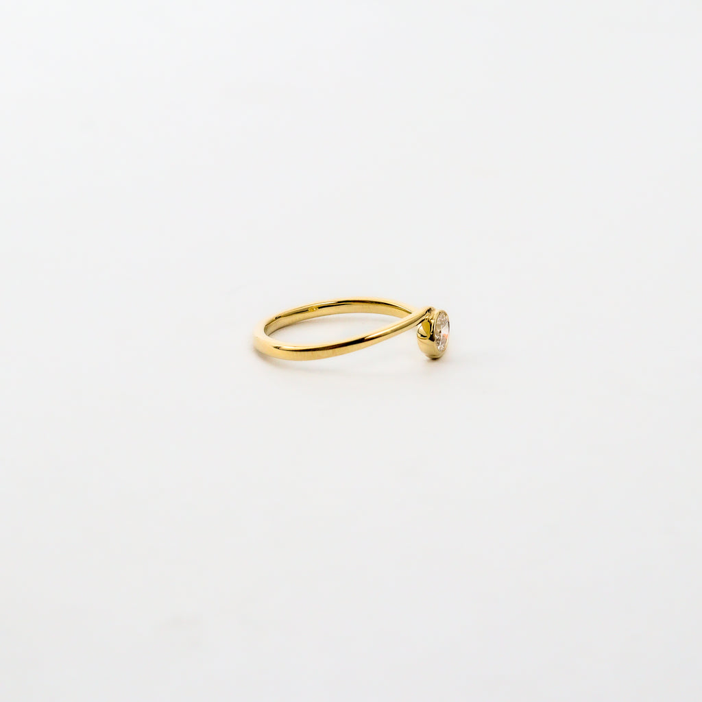 Leon Baker – Yellow Gold Oval Lab Diamond Offset Ring