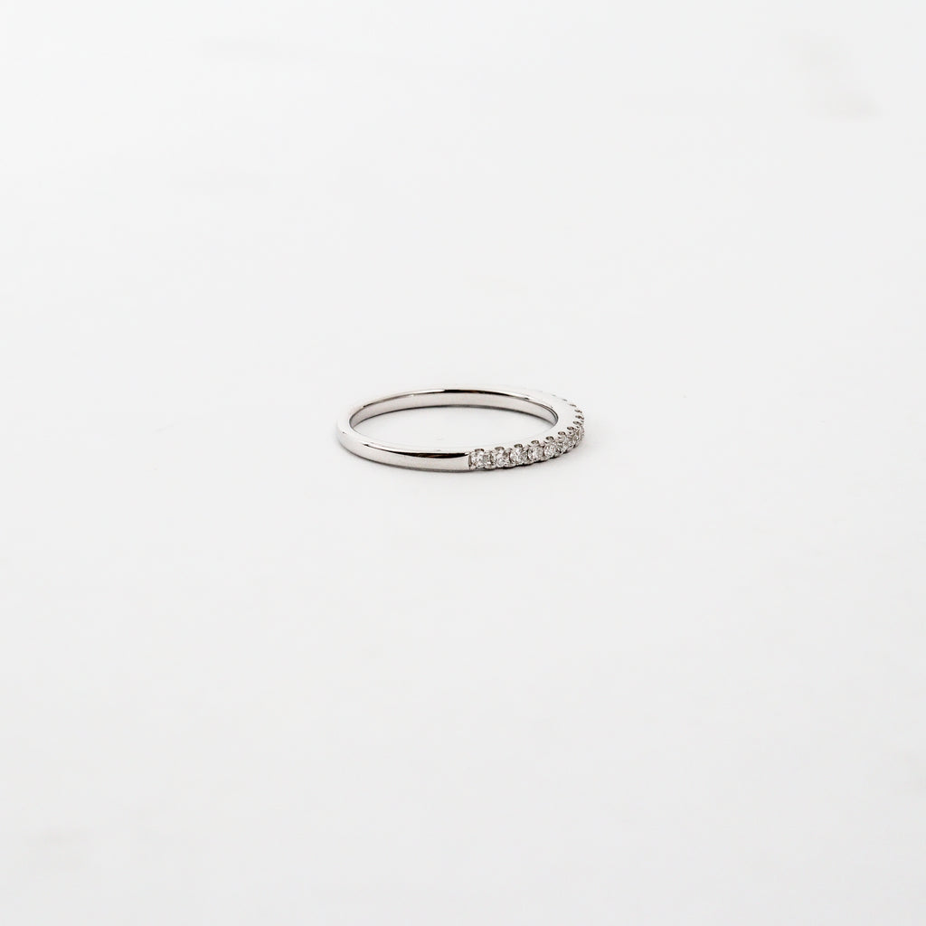 Leon Baker – White Gold Lab Diamond Claw Set Band