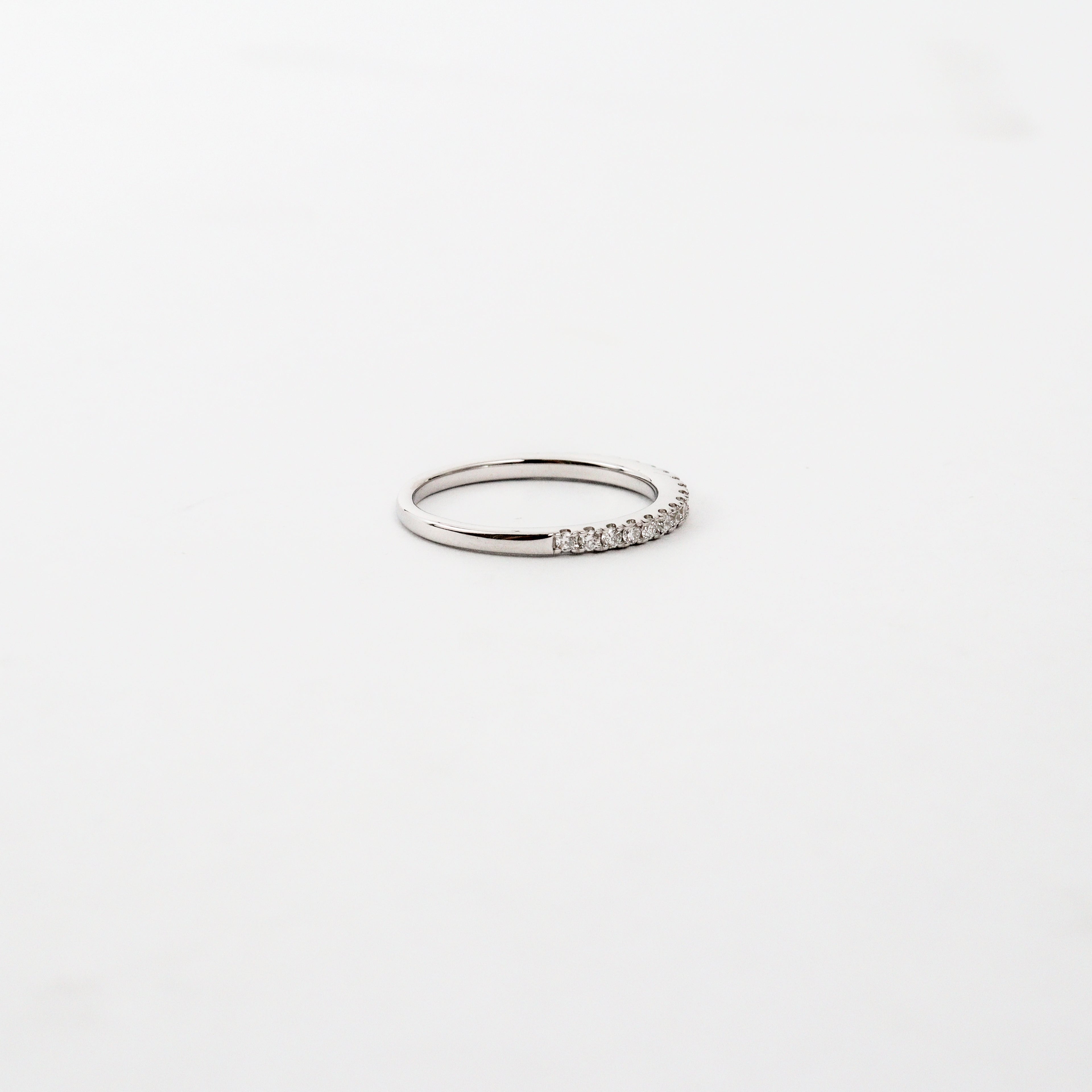 Leon Baker – White Gold Lab Diamond Claw Set Band