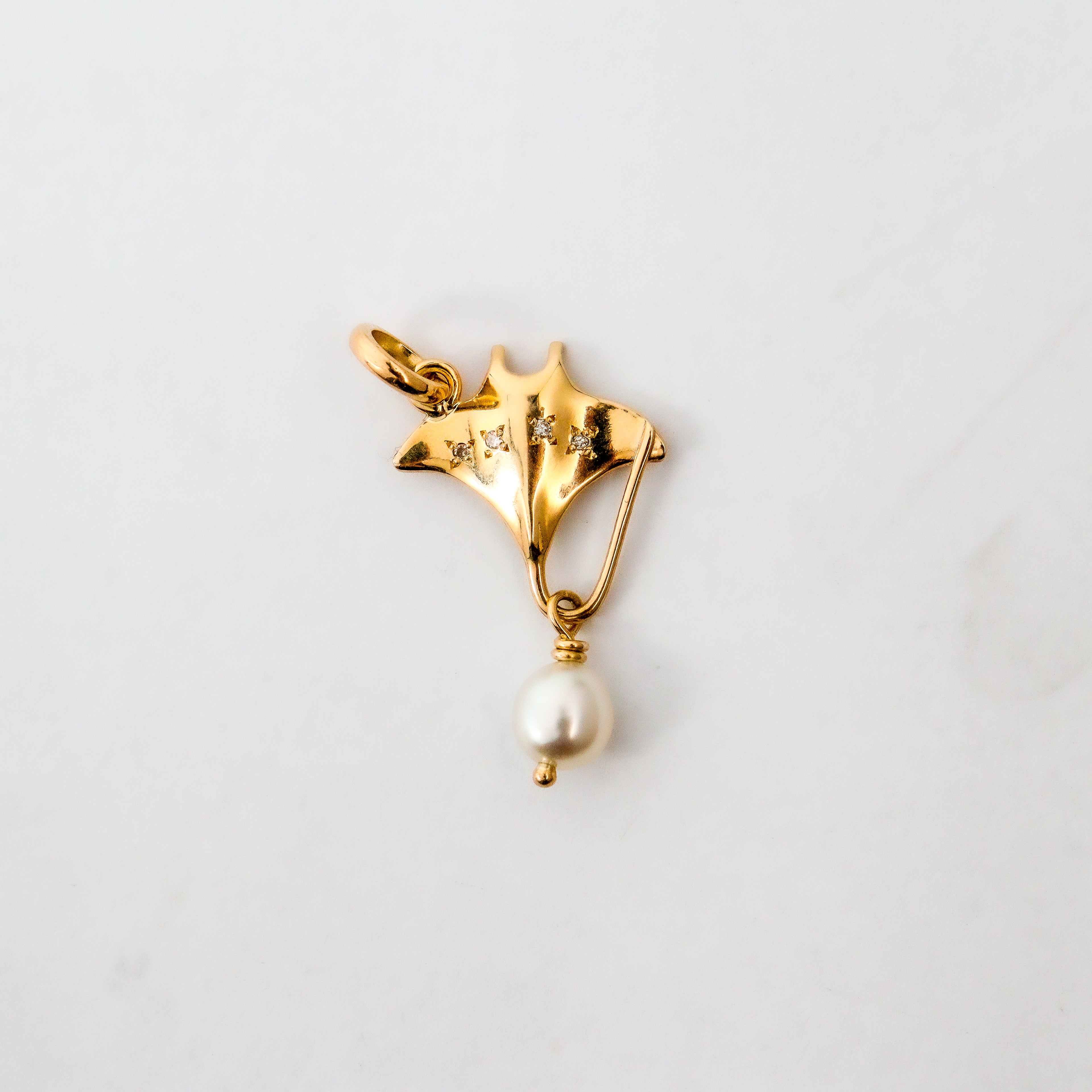 Coral Bay Jewels – Yellow Gold Diamond & Keshi Pearl Stingray Pendant