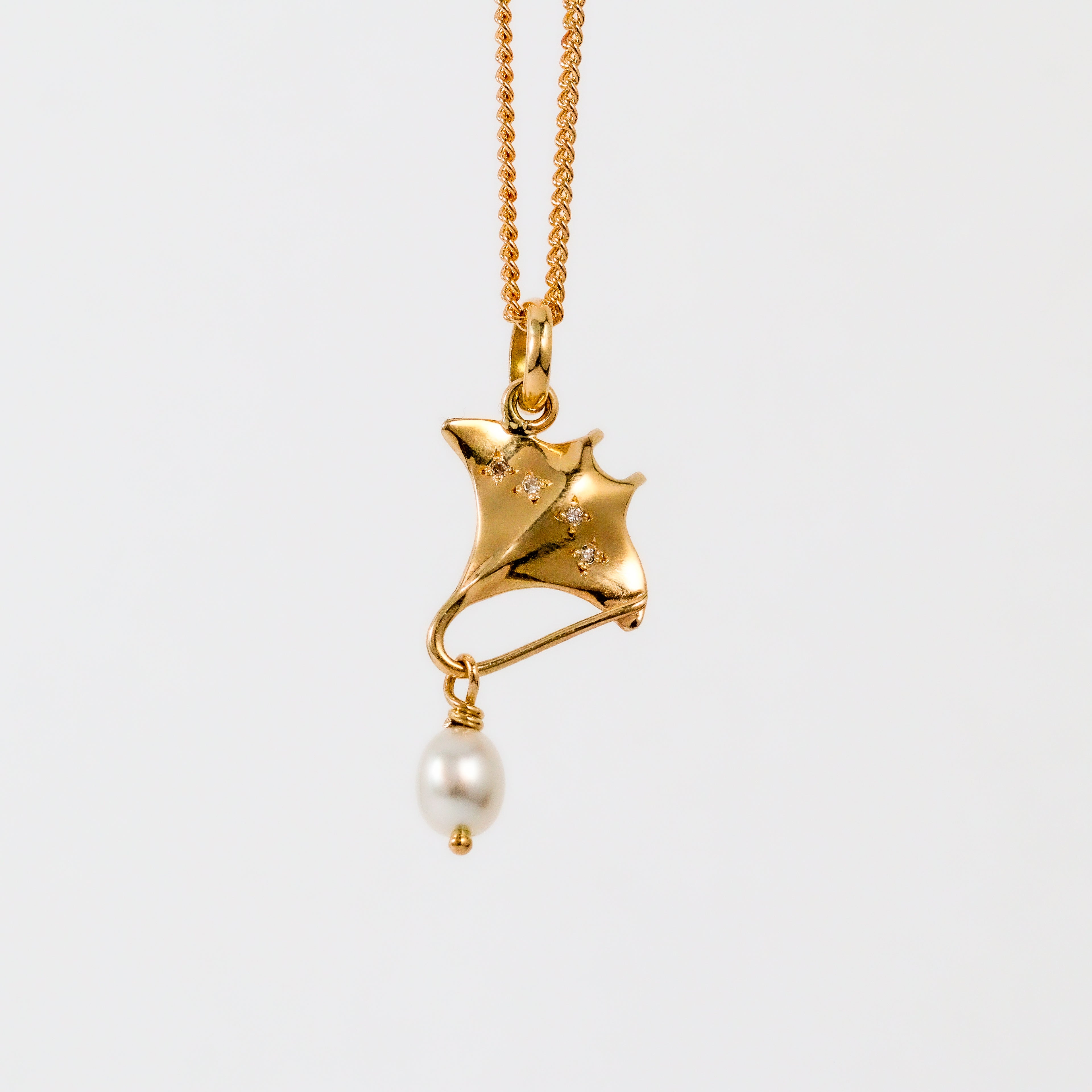Coral Bay Jewels – Yellow Gold Diamond & Keshi Pearl Stingray Pendant