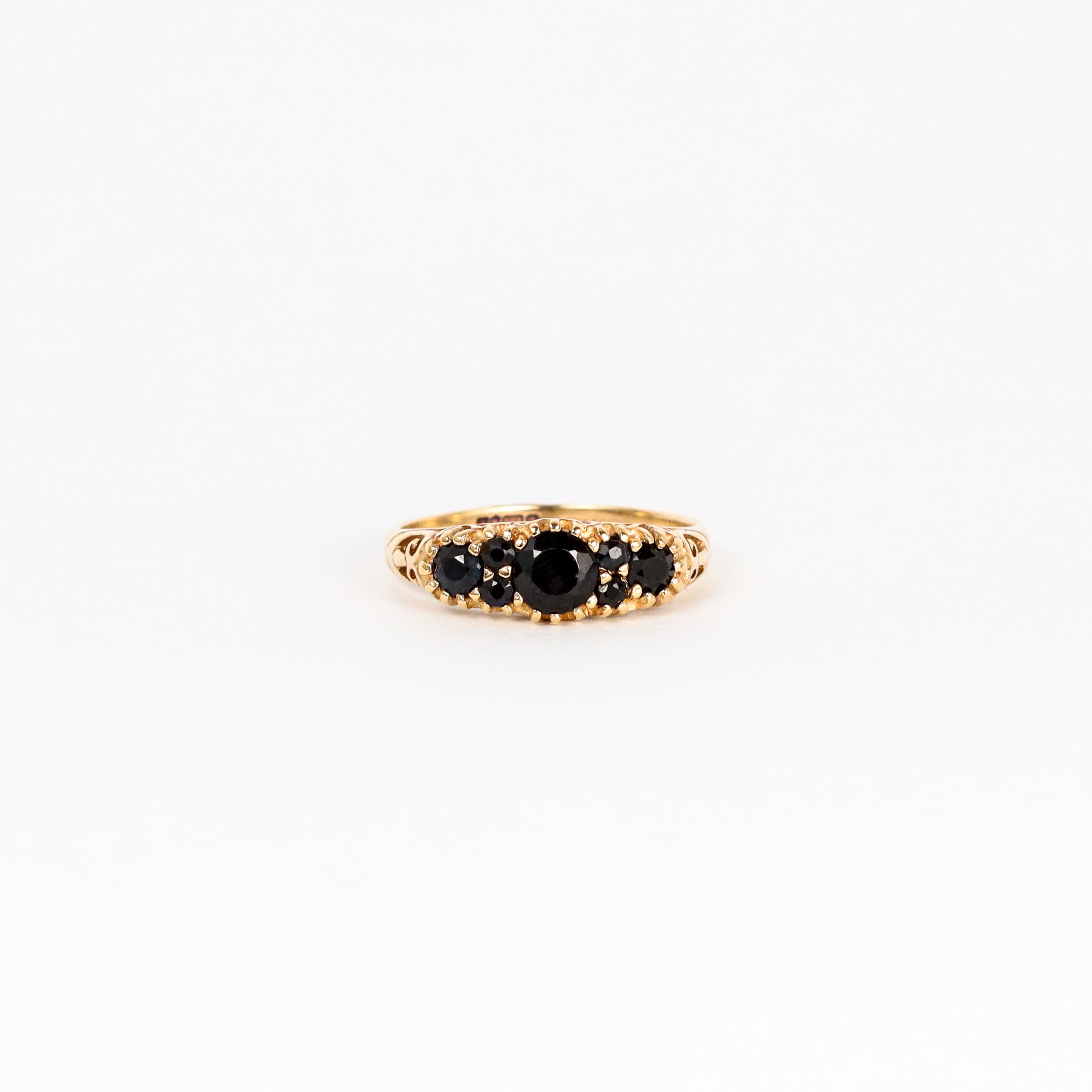 Leon Baker – 9K Yellow Gold Sapphire Ring