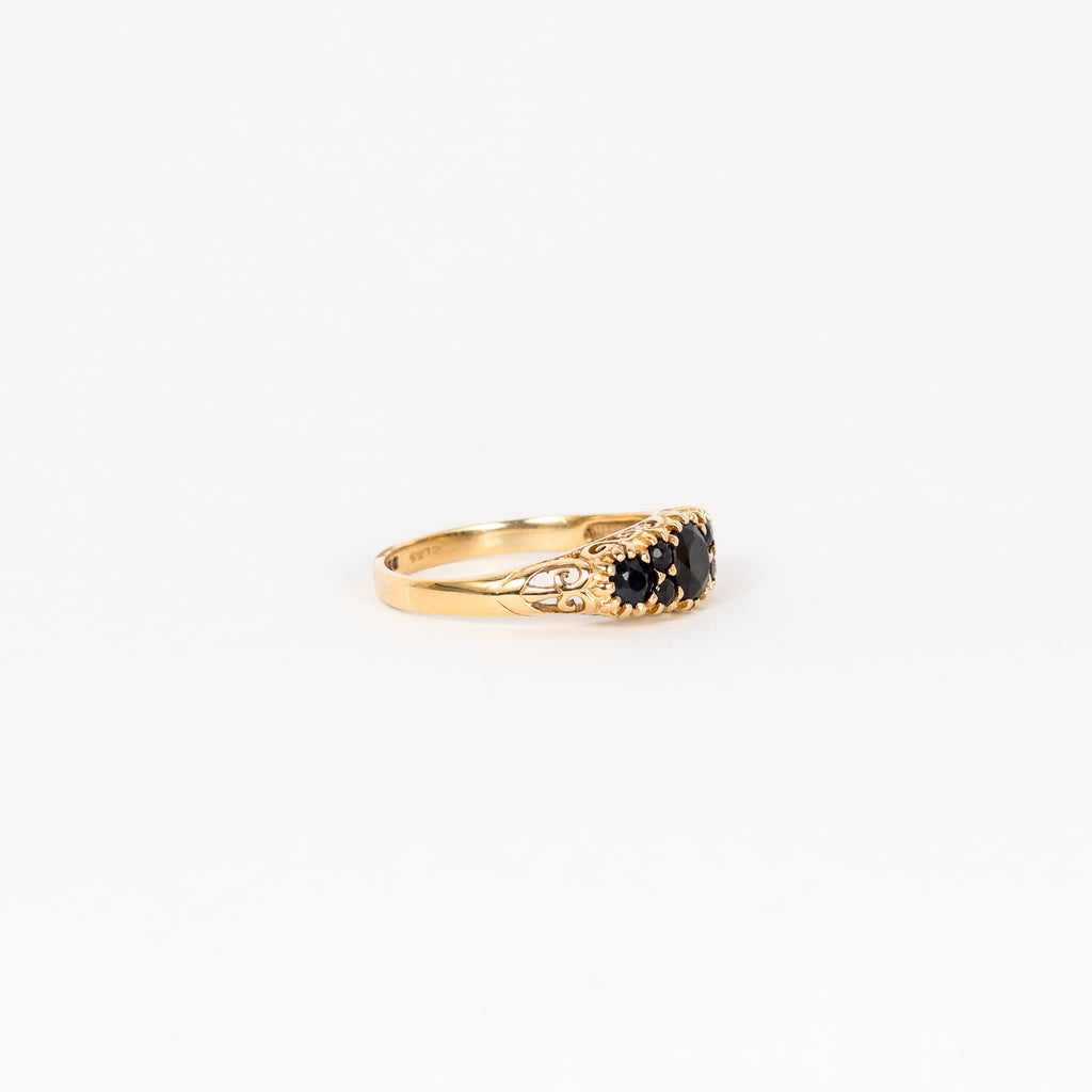 Leon Baker – 9K Yellow Gold Sapphire Ring