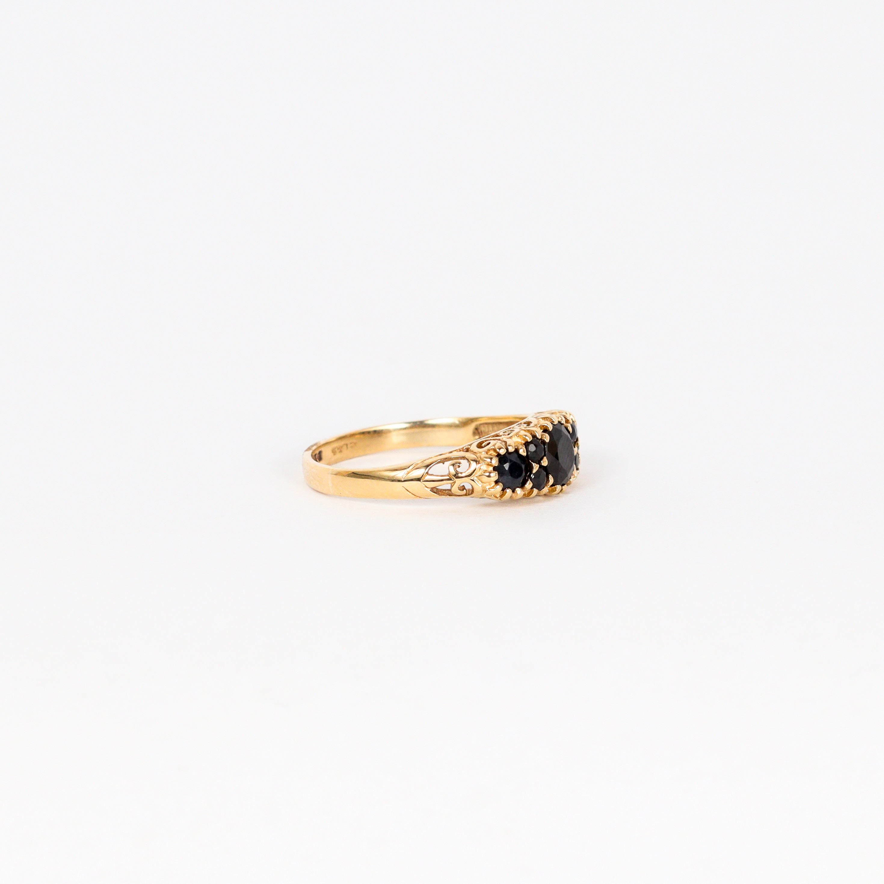 Leon Baker – 9K Yellow Gold Sapphire Ring