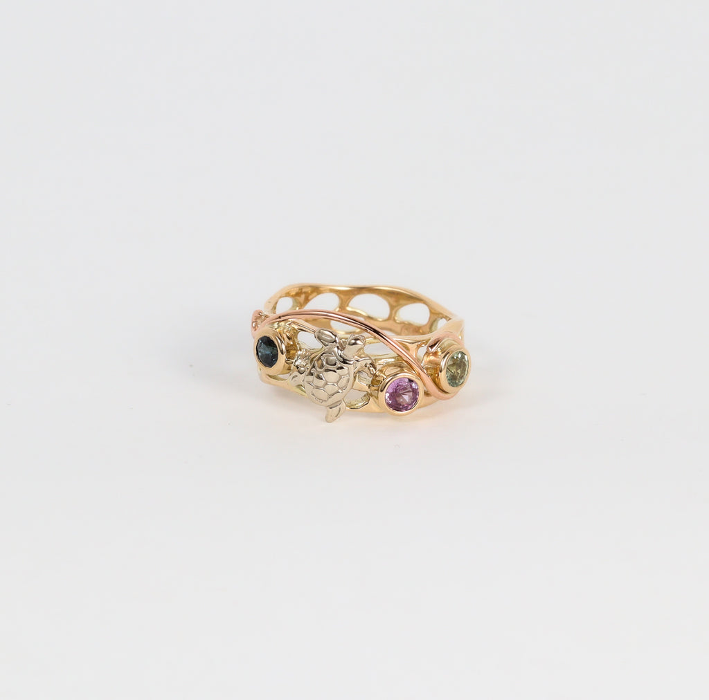 Coral Bay Jewels – Sapphire & Turtle Gold Ring