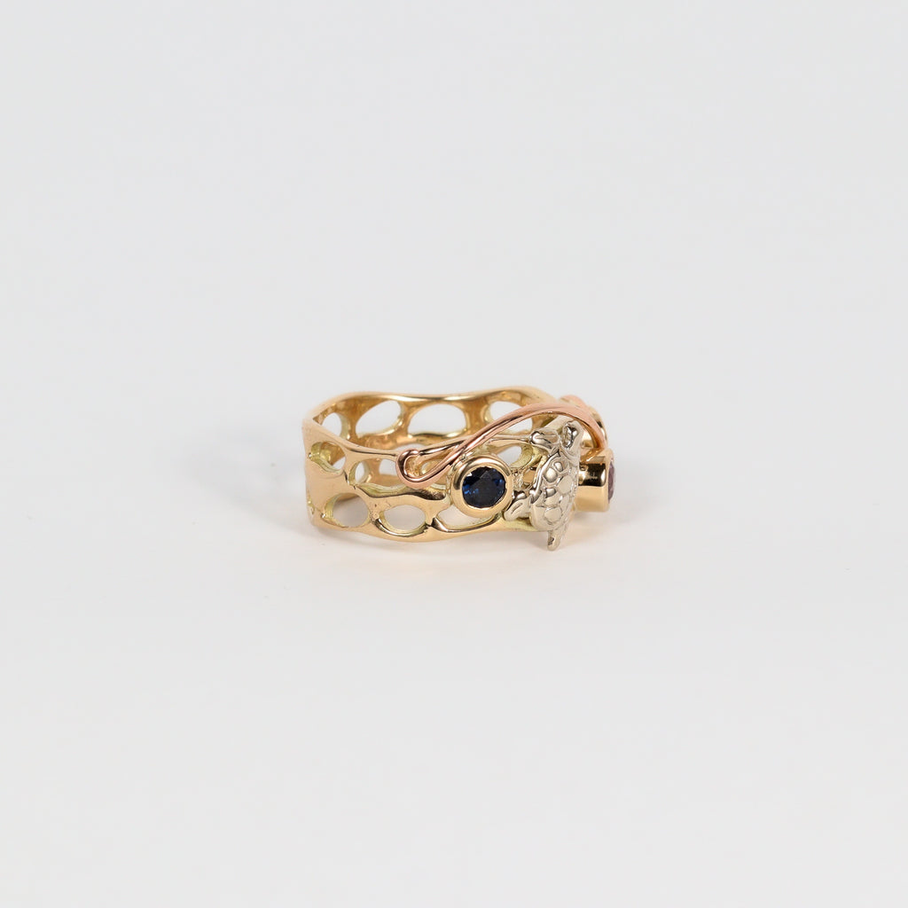 Coral Bay Jewels – Sapphire & Turtle Gold Ring