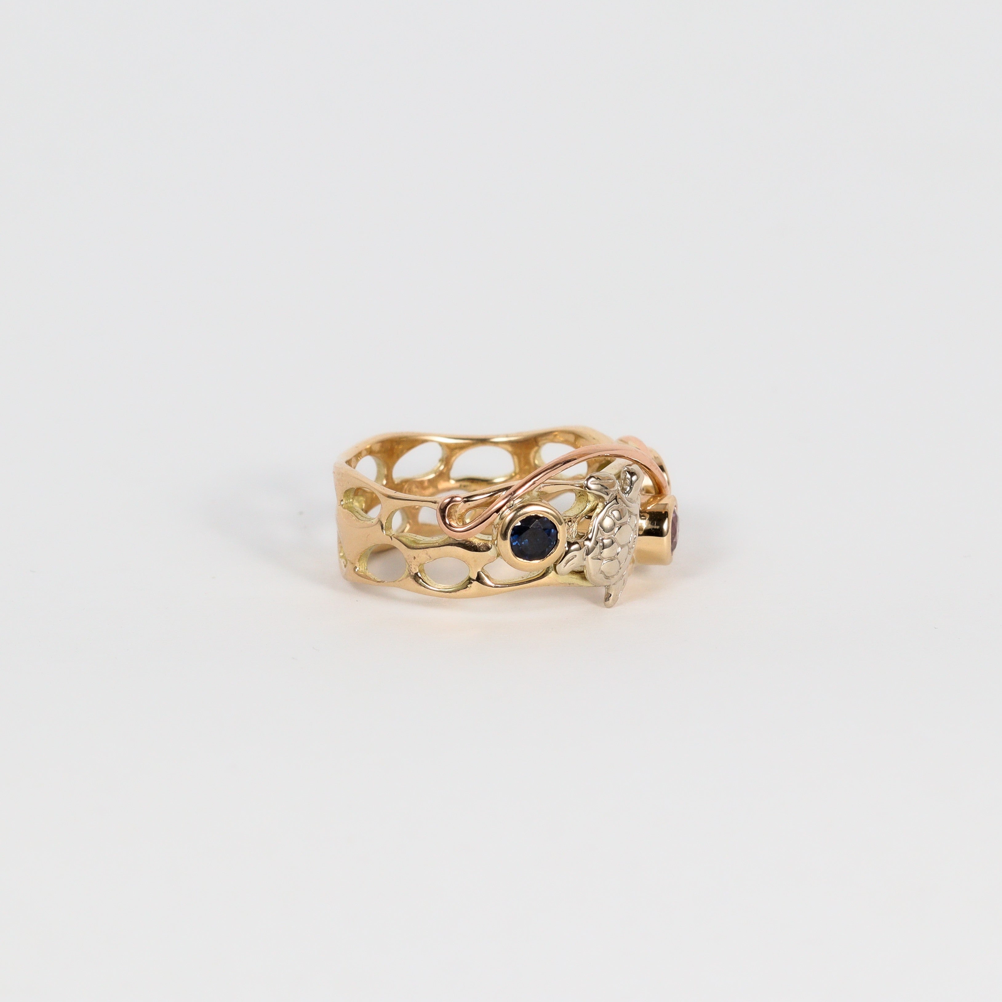 Coral Bay Jewels – Sapphire & Turtle Gold Ring